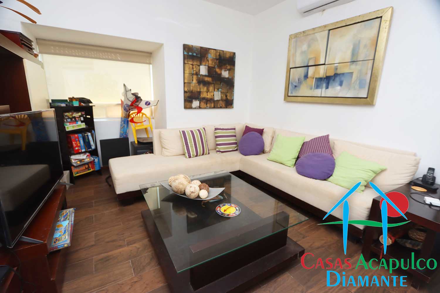 Ocean Front 201 - Sala de televisión 1